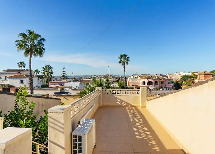 House With Private Pool *