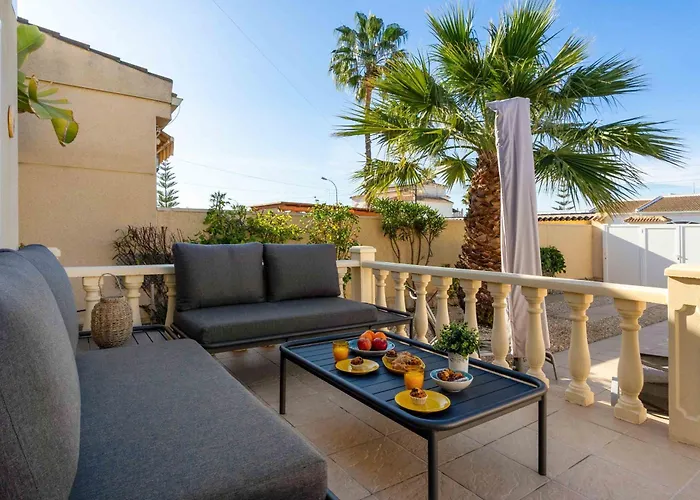 House With Private Pool *